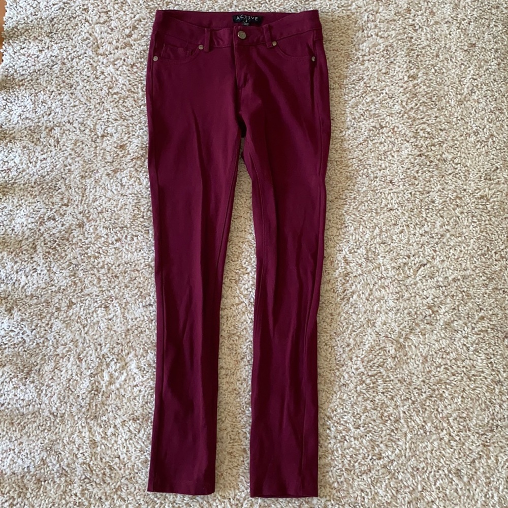Women’s leggings. Maroon color. Size Small.